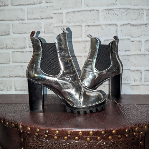 Louis Vuitton Metallic Platform Heels size 8 - Picture 5 of 16